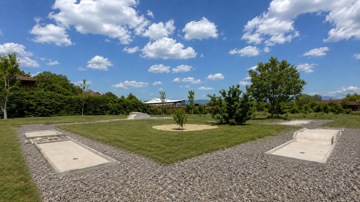 Családi ház működő minigolf pályával