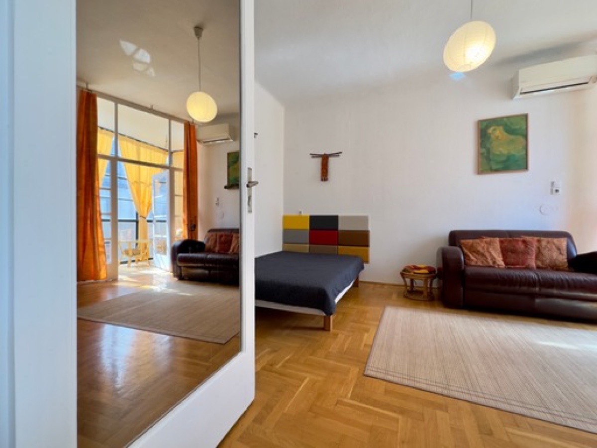 Room, view to the winter garden