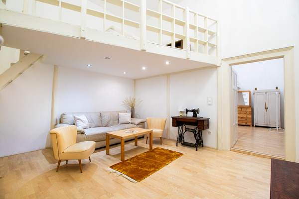 Living room with mezzanine, Belgrád rakpart