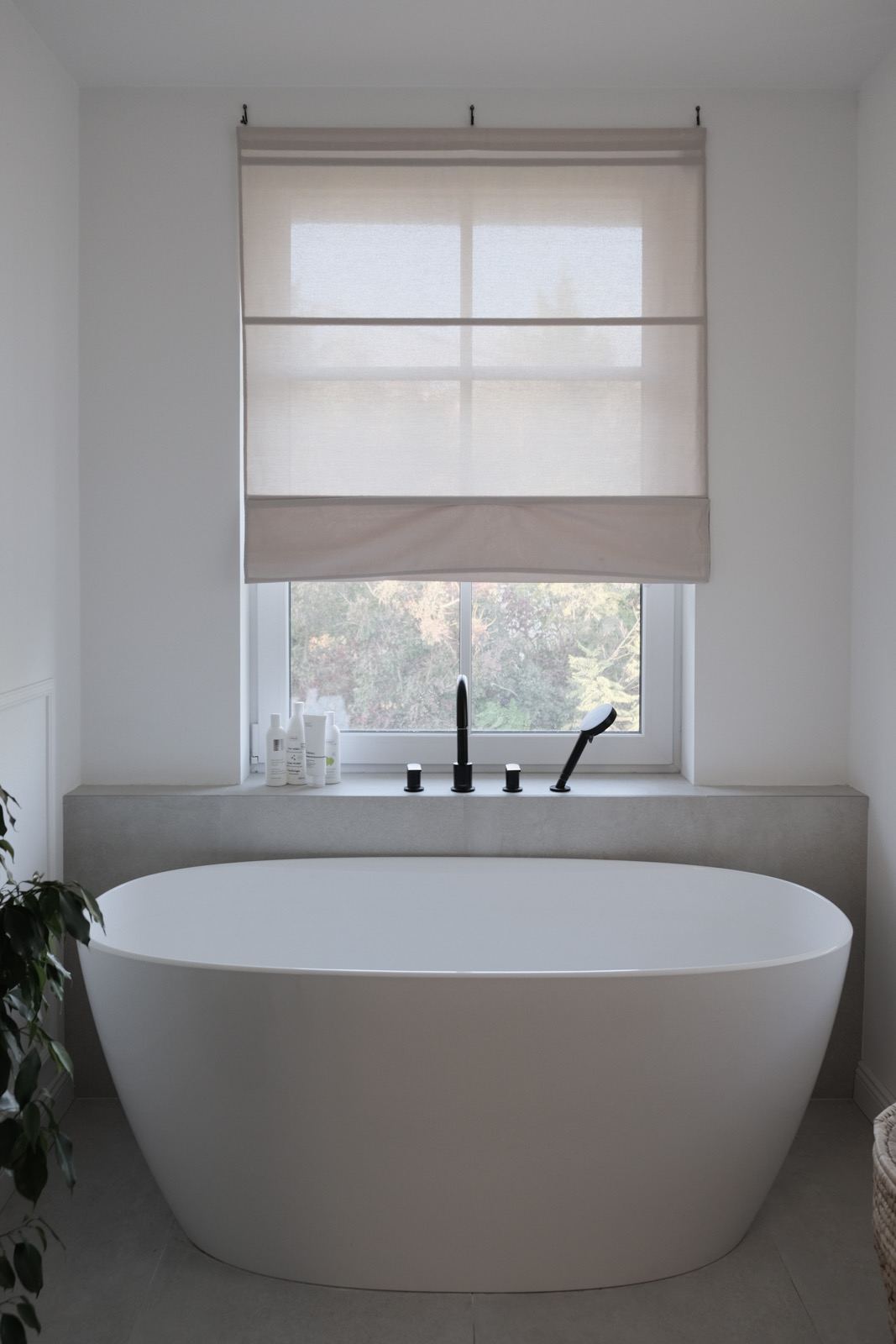 Bathroom 2 – Marmy bathtub