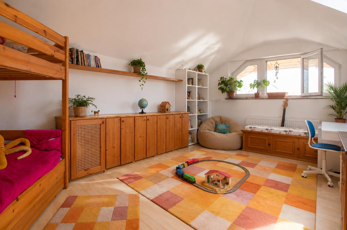 Children’s room / upstairs